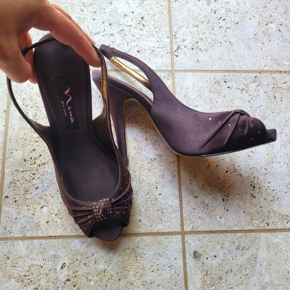 🍒EUC🍒 NINA CHOCOLATE SATIN HEELS - Picture 9 of 9